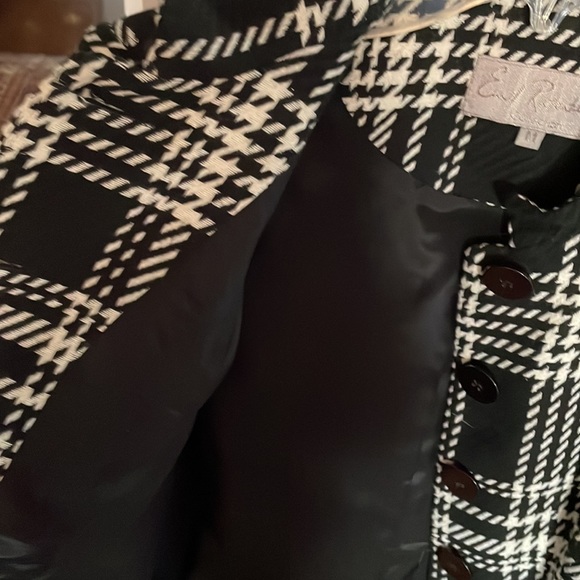 BLACK and WHITE PLAID COAT sz M - Picture 9 of 9